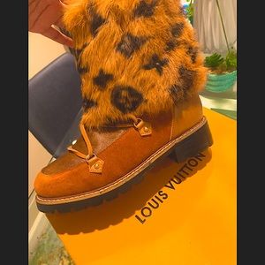 Territory flat ranger Louis Vuitton boots size:9